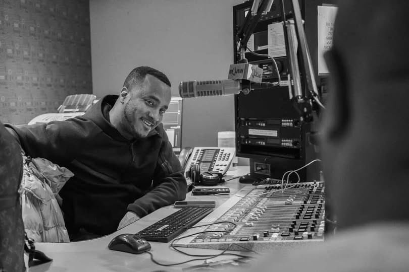 DJQUICKSILVA's tweet photo. Wake up Daily with your #1 🏆 Morning Show 6-10a @quicksilvashow on @92QJamsBmore 📻
Then ride Home with that #ClockOutMix at 5p on both @939WKYS & @92QJamsBmore 📻
Listen to both Worldwide at https://t.co/vkF8yyfU44
📸 @WattyJay_
#QuickSilva #QuickSilvaShow https://t.co/9i1CUGQmIZ