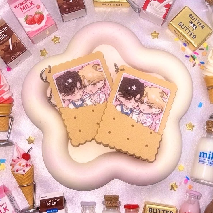 6月の塚跡オンリーで出す予定のビスケットラバーキーホルダーです💘🍪