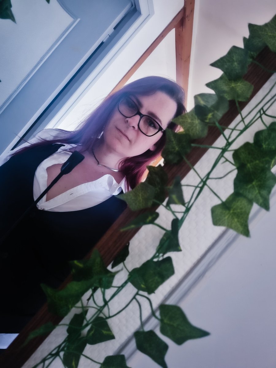 Yrys Lyss tweet media