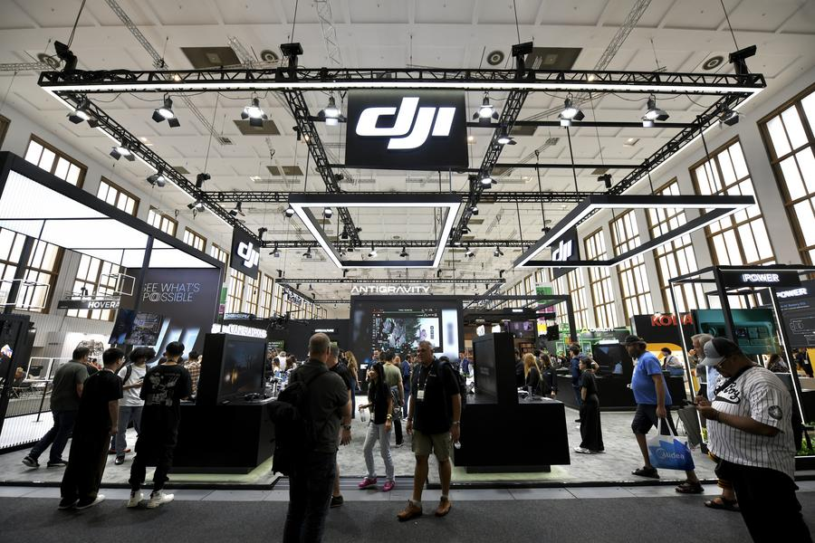 CE_ChinaEconomy's tweet image. #China's leading consumer drone maker and top panoramic camera company are entering a new phase of direct competition, with #DJI filing its first domestic #patent ownership lawsuit against #Insta360 that has escalated tensions between the two tech rivals. According to market