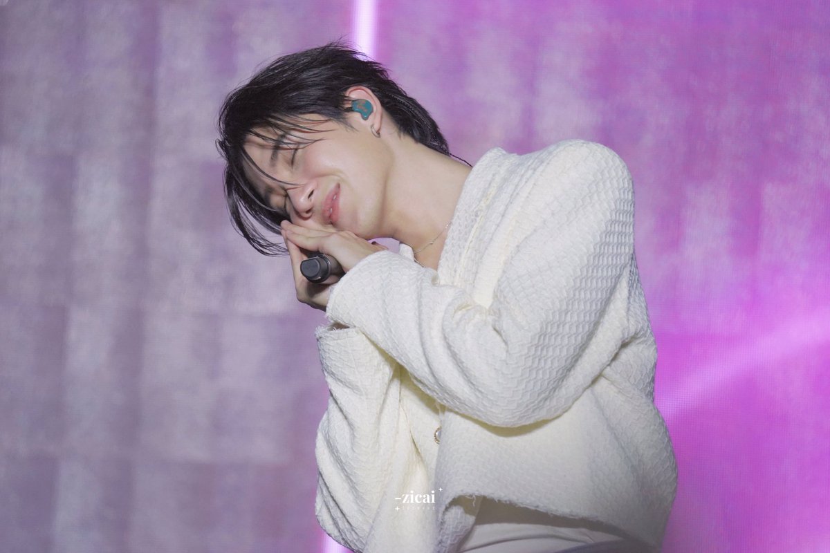 cher⁷⁺ᶠᵏᵗ tweet media