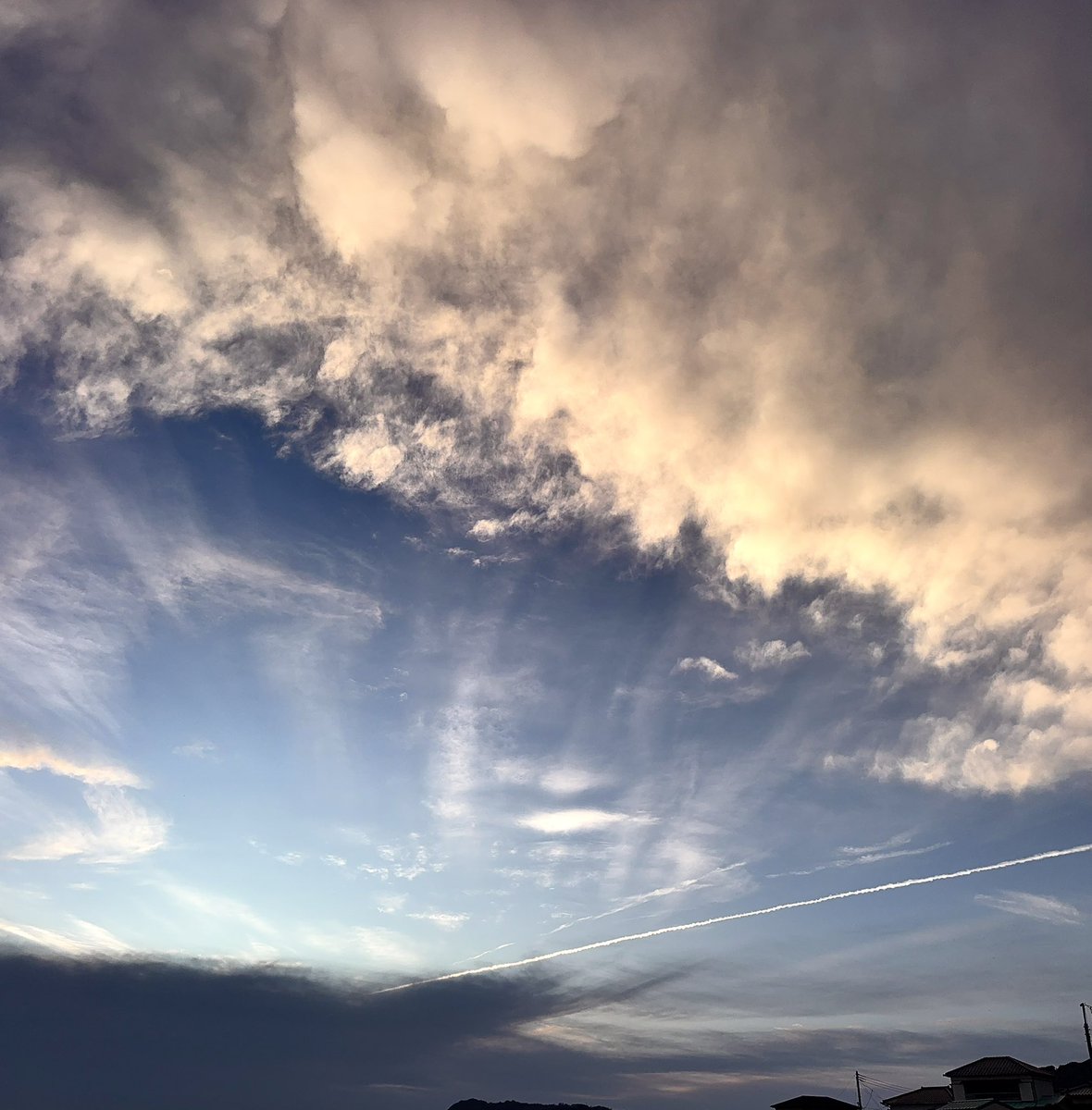 IZSEy9iy1UtXdVb's tweet image. こんばんは🌙
いつもありがとうございます
今日から新学期✨
ドキドキのクラス替えに
担任の先生発表…

長男は早速
連絡帳を忘れて帰宅😓

13日まで給食は無し…
早く昼食作りから
解放されたいです💦

お仕事の方もお休みの方も
1日お疲れ様でした😌
#夕空 #夕日 #ｷﾘﾄﾘｾｶｲ #桜
#飛行機雲 #空