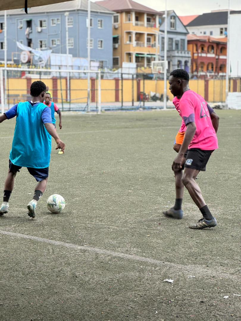 FcMiddlewell's tweet photo. Like every day on holiday.
Actions from today's training.
#fcmiddlewell #football #lagosiangiants https://t.co/Zvv3Po7myU