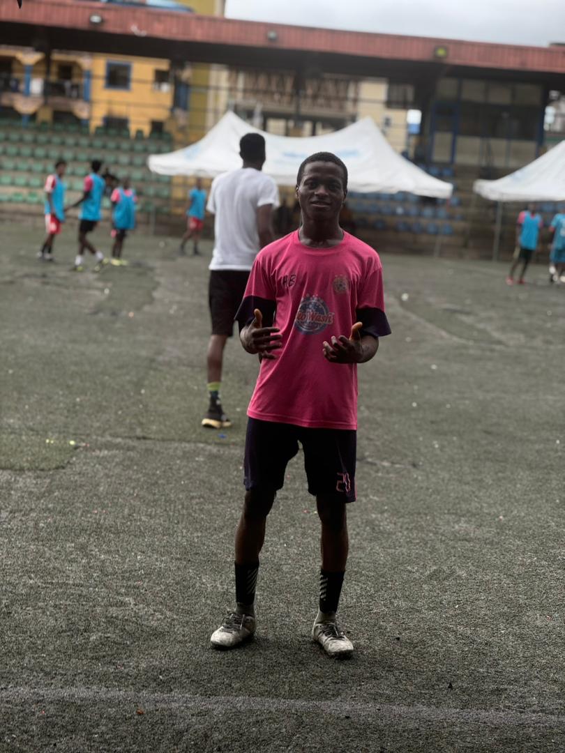 FcMiddlewell's tweet photo. Like every day on holiday.
Actions from today's training.
#fcmiddlewell #football #lagosiangiants https://t.co/Zvv3Po7myU