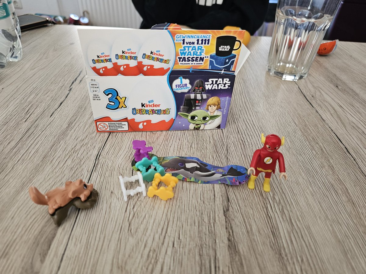 BakaRyo_'s tweet photo. 1 Star Wars Figur garantiert ?
Ok wusste nicht das es ein Crossover mit Flash gab xD
#Ferrero #kinderüberraschungsei https://t.co/DpcpvTXXf9