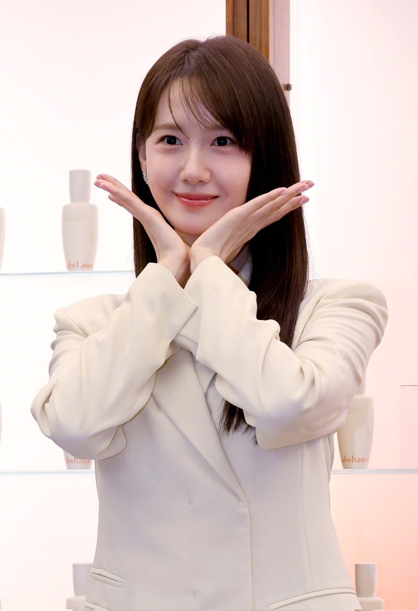 YOONA BASE tweet media