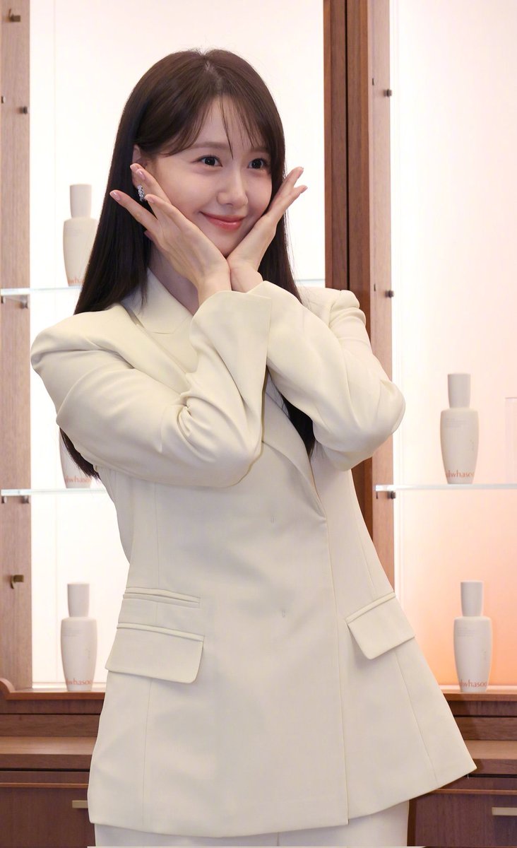 YOONA BASE tweet media