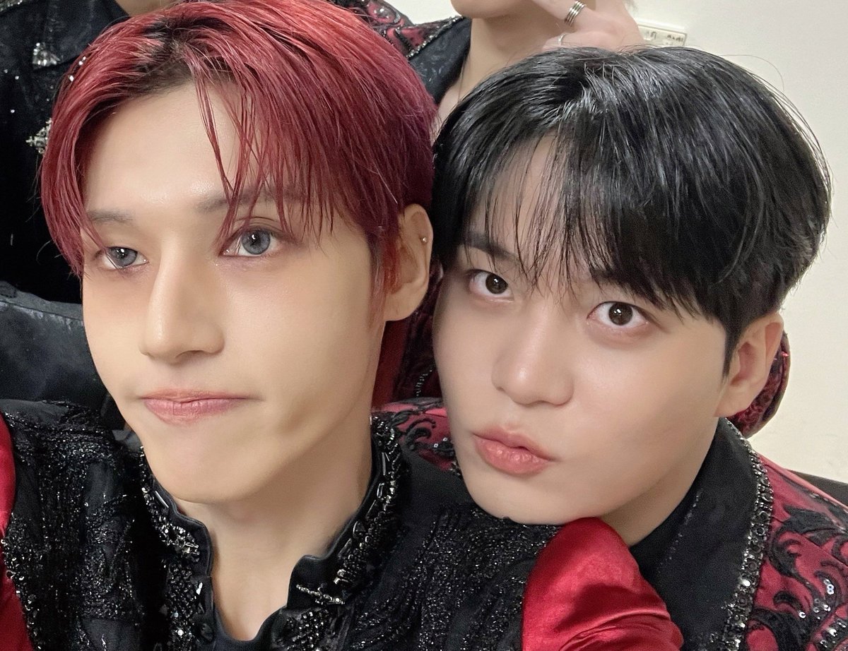 흑발이아니면안돼요 tweet media