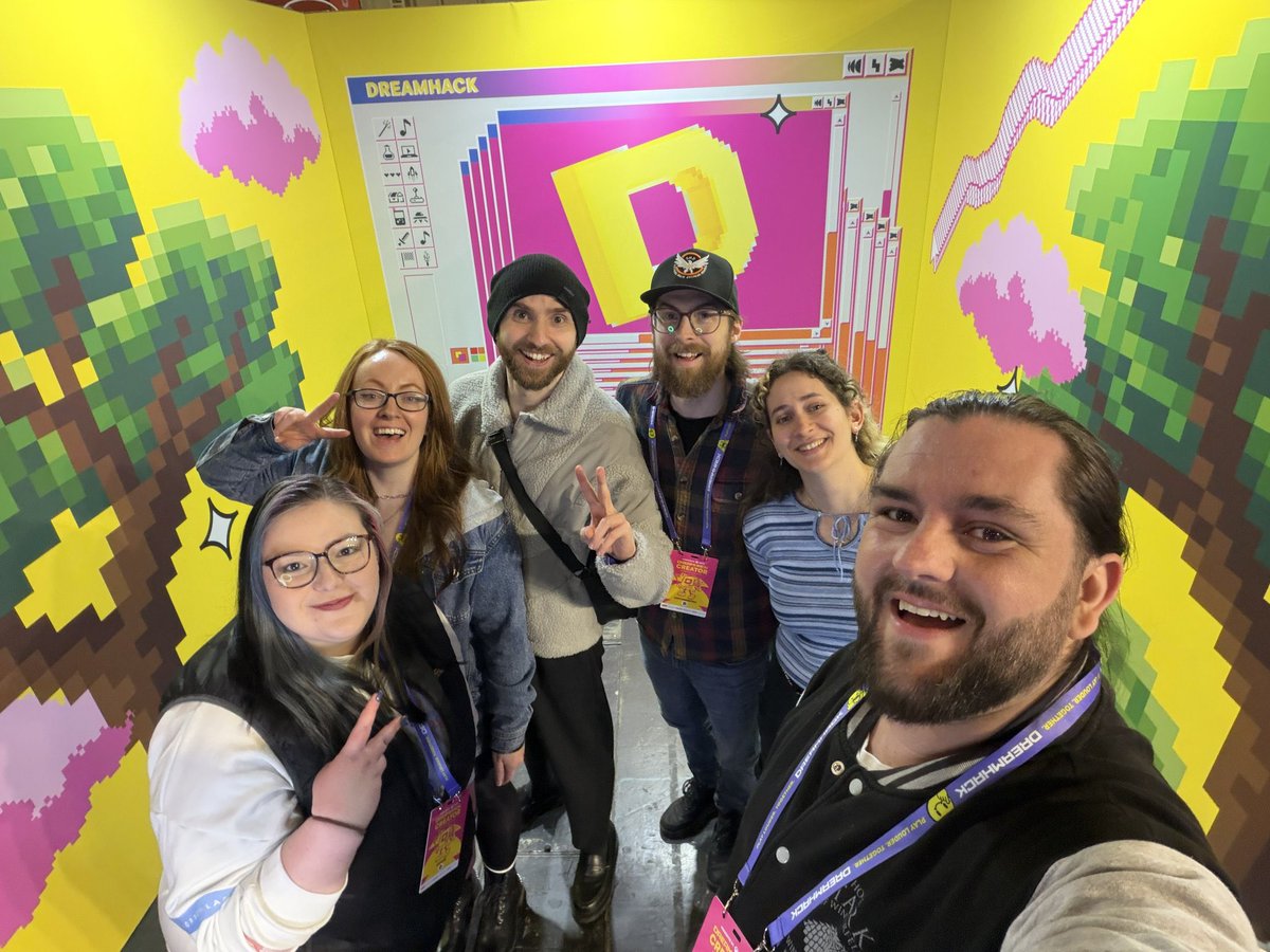 RedMxrcy 🔜Twitchcon EU tweet media