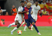 Racismo

A ver si lo entienden:

Cualquier jugador, que  se victimice con el racismo, por cuatro mataos que pueden decir lo que quieran... Se merece que lo acabe abucheando todo el estadio. Y lo manden para su país, a hacer el payaso.

Me da igual Lamine... Que Vinicius.