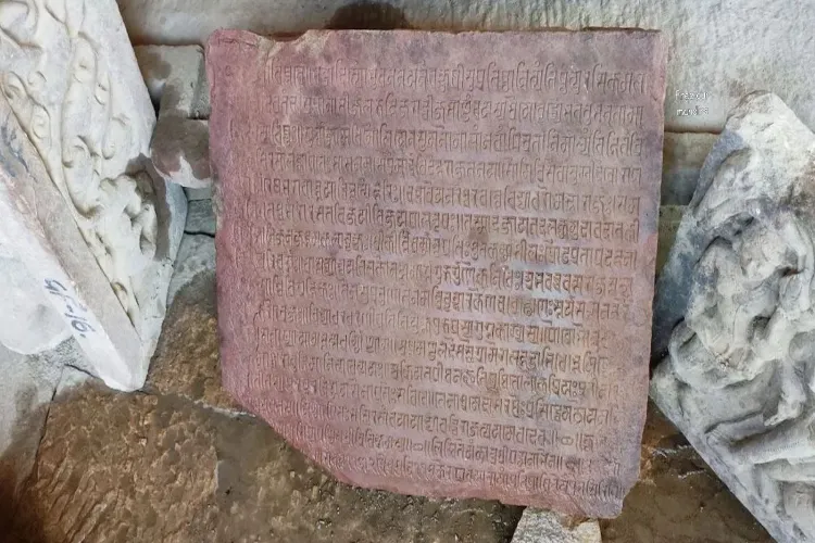 Dnn24Network's tweet photo. A rare 200-year-old Devanagari manuscript discovered in Ayodhya is set to be preserved at the International Ram Katha Museum.

Read the Full Article: https://t.co/gaTSvCke5O

#Ayodhya #Devanagari #RareManuscript #IndianHistory #HeritageIndia #AncientScript #RamKathaMuseum #DNN24 @AwazThevoice