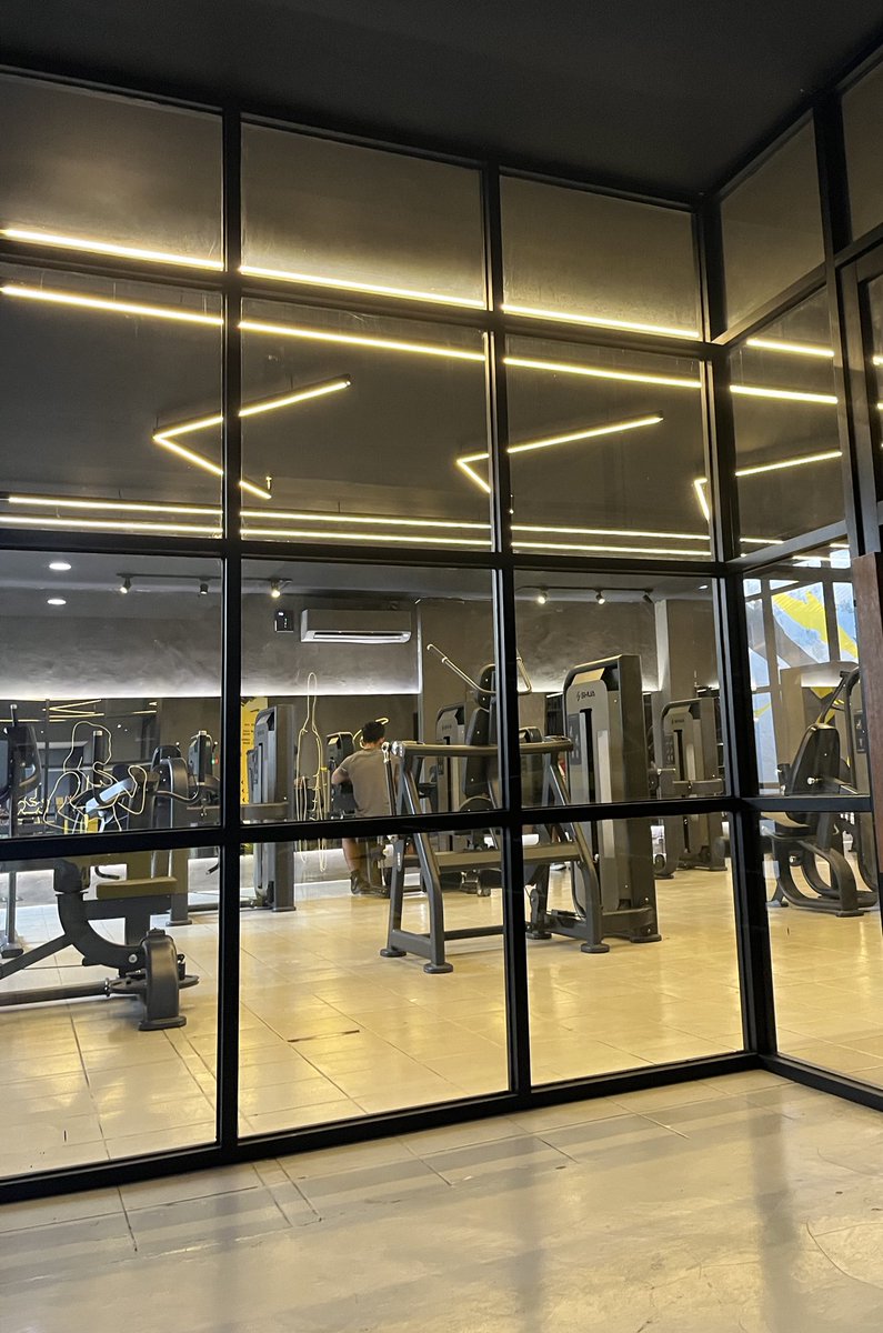 penyuka stroberi tweet media