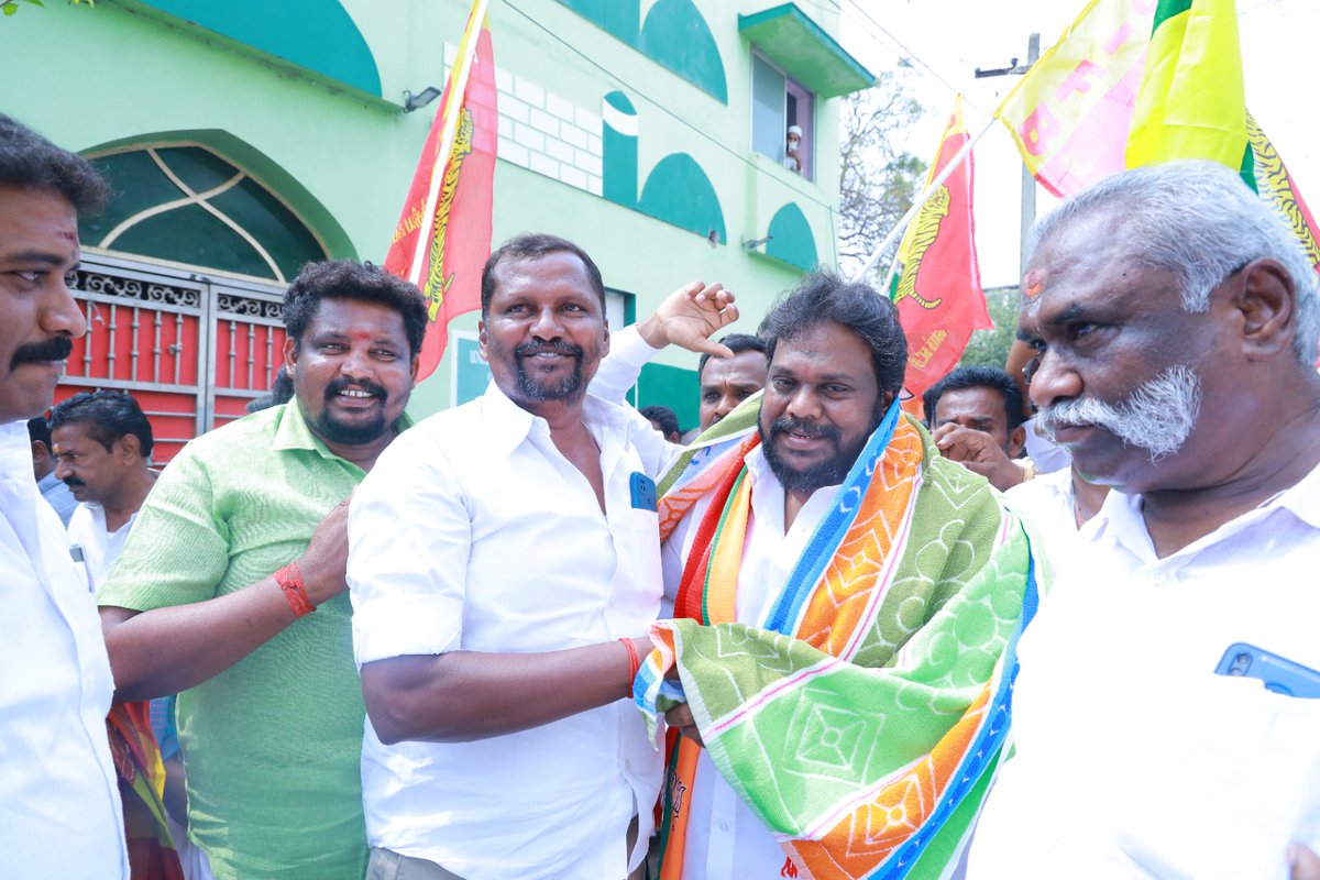 kcthirumaran's tweet photo. திருப்பத்தூர் மக்கள் அன்புக்கு நன்றி.. 

தாமரை மலரட்டும்
திருப்பத்தூர் வளரட்டும்.

#kcthirumaran #bjp #tiruppattur4kcthirumaran https://t.co/CkBUtMcvis