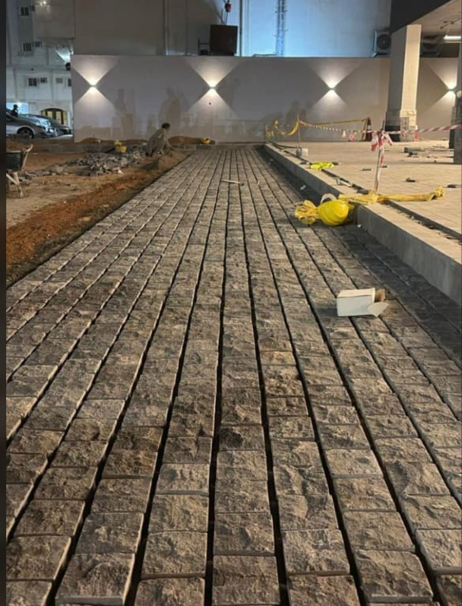 La66ofSy's tweet photo. ليست كل المساحات تتحمل نفس نوع الرخام.

الأرضيات ذات الاستخدام العالي
تحتاج نوعًا عمليًا أكثر من كونه جمالي فقط.
الاختيار الخاطئ هنا
يظهر بعد أشهر… وليس فورًا.

فكر دائمًا:

كيف سيُستخدم المكان؟
❤️ إعجاب
💬 تعليق
🔁 مشاركة https://t.co/UsYriQBHi0