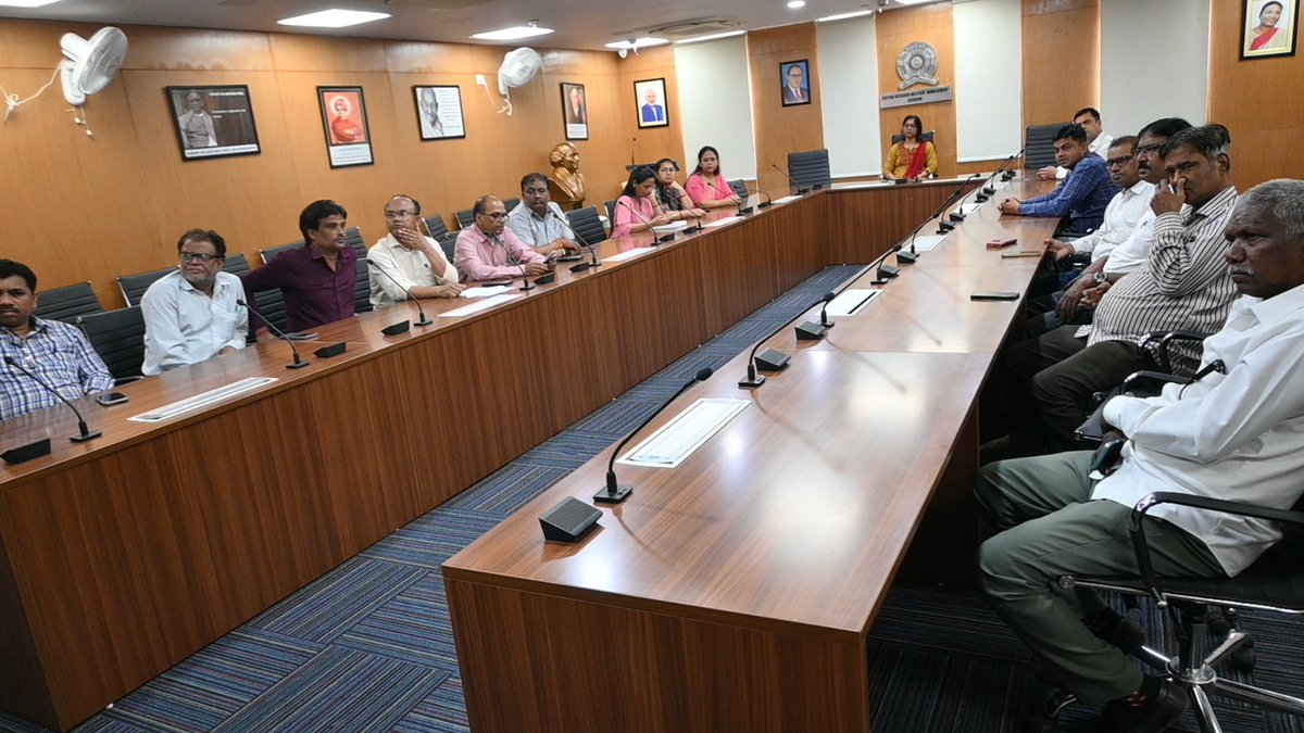 HDRI_Lucknow's tweet photo. CRIH, Lucknow participated in Samuhik charcha on the topic ' Procurement ' under sadhana saptah on 6.4.26 at 3.30 pm.
@ccrhindia @moayush @iGOTKarmayogi https://t.co/HuUzHxXmkj