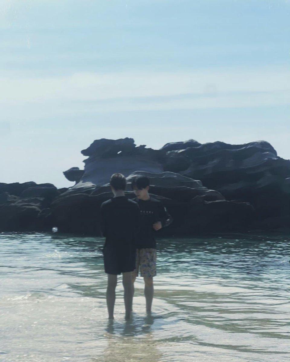 huanginjenie's tweet photo. Thank you Ten for being someone renjun can rely on 🤍 for always opening your home to him and for being such a genuine, caring brother to renjun 💛✨ https://t.co/2PL8Hgfv86