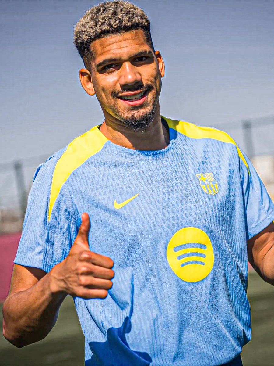 FCB World tweet media