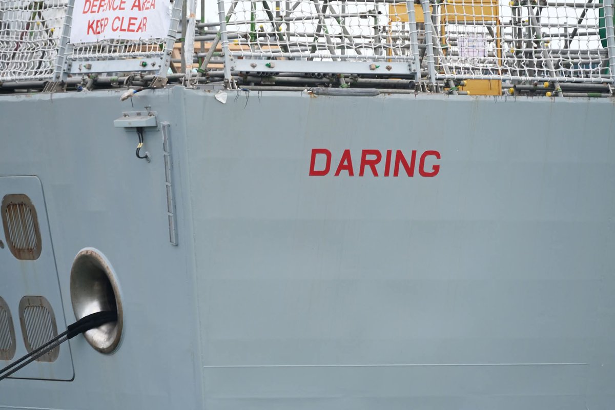 AWenham1's tweet photo. HMS Daring @HMSDaring @NavyLookout @WarshipCam @WarshipsIFR @warshipworld @seawaves_mag @UKForcesTracker  @UKDefJournal https://t.co/ZMSl42WGd9