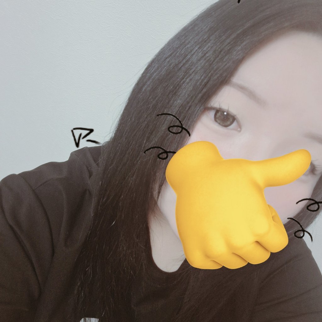 なな tweet media