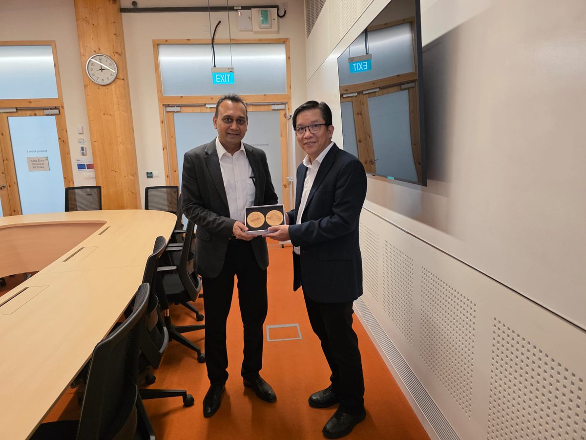 SR University tweet media