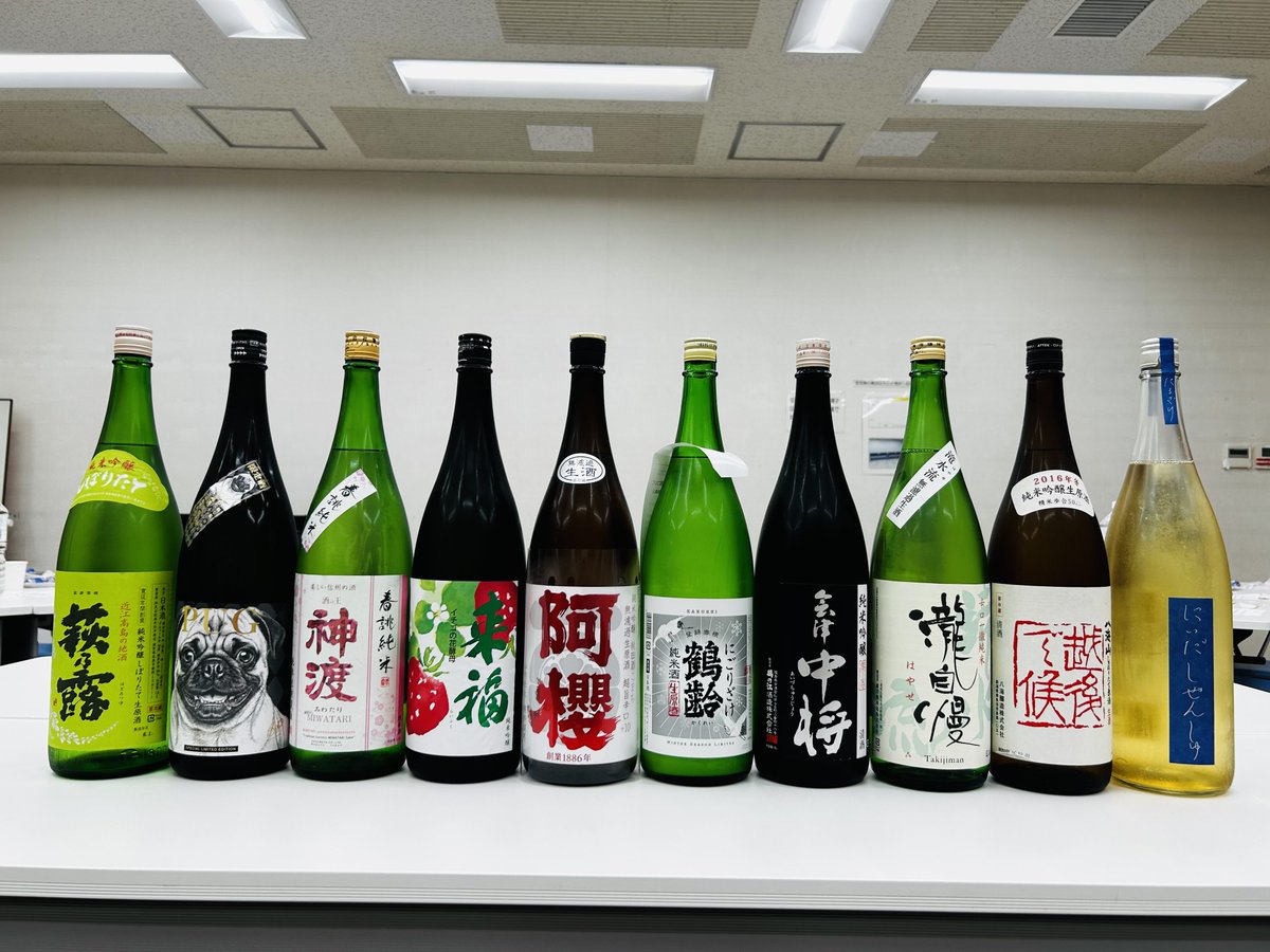 araiyasaketen's tweet photo. 第43回日本酒飲み比べ会
ご参加いただいた皆様ありがとうございました😊今回も無事に終了いたしました。

八海山　越後で候　赤　9年熟成
にいだしぜんしゅ　たるざけ　5年熟成

美味しかったですね！ https://t.co/IAdTrLF06Q