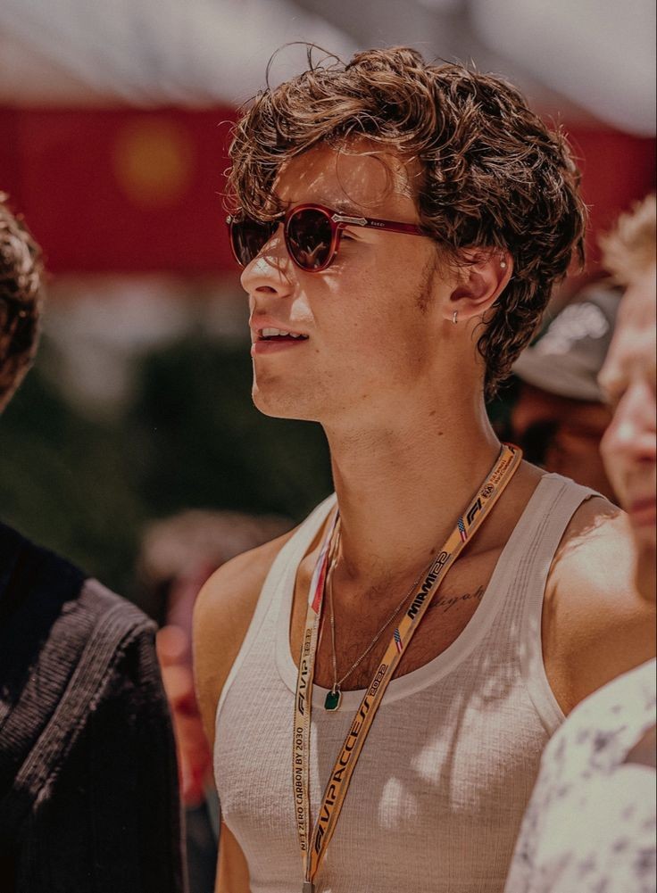 shawnmndessa's tweet photo. he looked so good this day https://t.co/k7d1TjyUaL