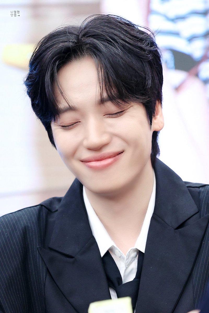 260401 헬로라이브 

벚꽃보다 니엘🌸

#니엘 #NIEL