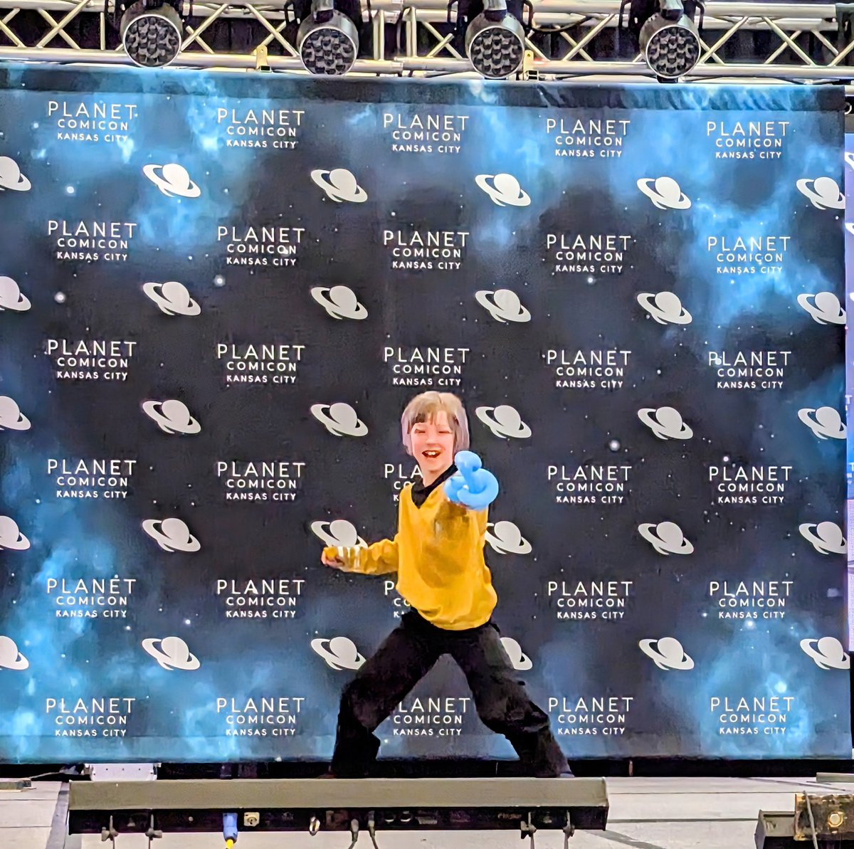FeistyHammer's tweet photo. @ansonmount My daughter's first comic con cosplay.  She chose Captain Pike.
Nevermind the balloon sword; someone gave it to her at a booth and so of course she brandished it all day.
#PlanetComicon #StarTrek #StrangeNewWorlds #Cosplay #KCComicon https://t.co/SBnHGNi2Tt