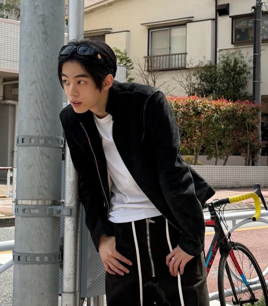 dhleftTT's tweet photo. 날티 ㅈㄴ 나 먼 똥개 추구미가 날티남임 
근데 입 열면 똥개
근데 입 닫으면 날티
근데 입 못 닫는 병 https://t.co/jaPsL3HqNg