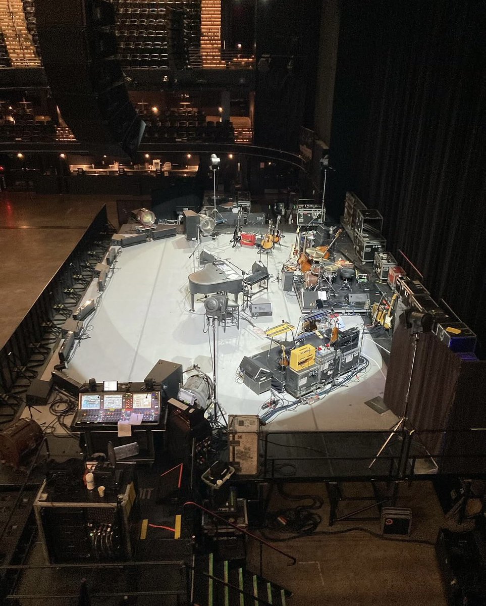 StillOnTheRoad_'s tweet image. 2 years ago, Bob Dylan played the final two shows of the US Spring Tour 2024 in Austin at the Moody Theater, after a 24-show run that had begun in Fort Lauderdale. 1/4

#bobdylan