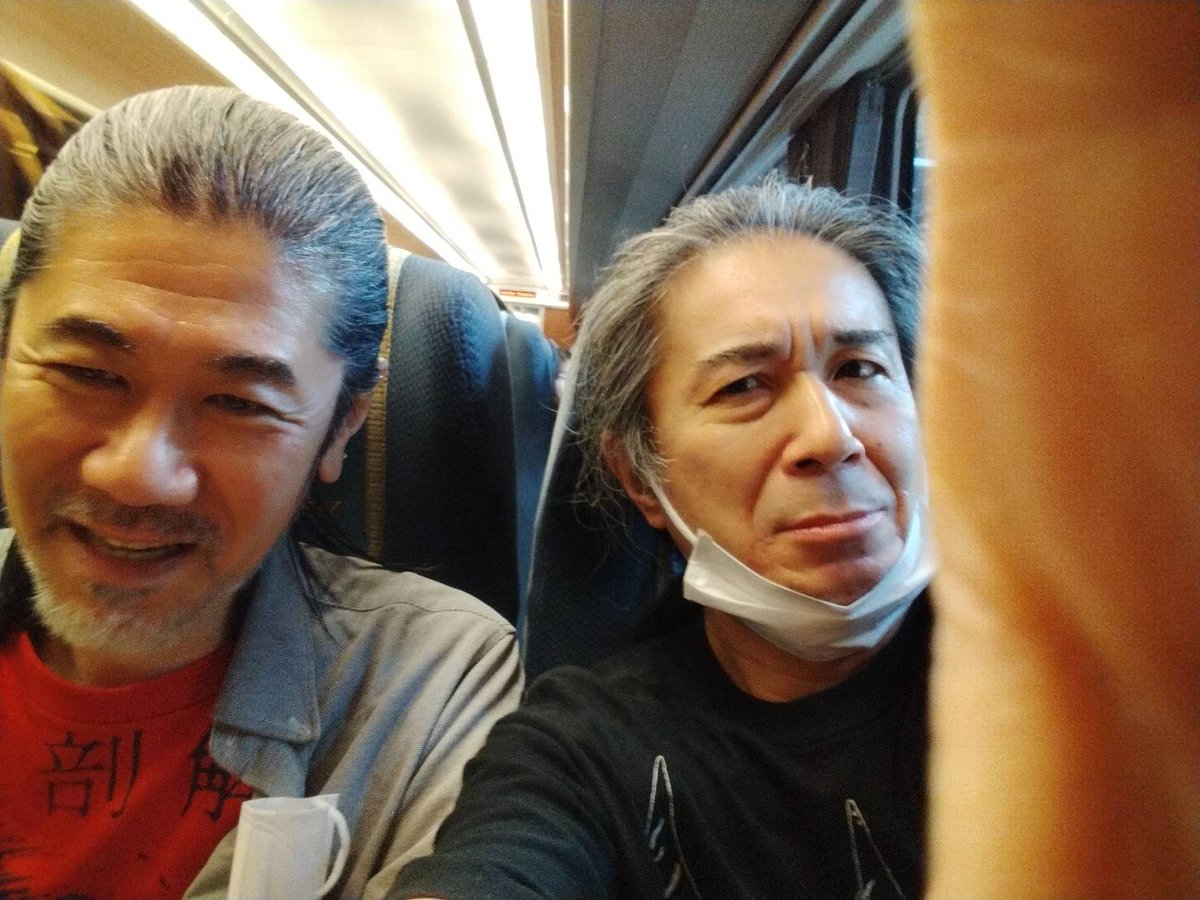 FINALBOMBS's tweet photo. 江ノ島オッパーラへ
新宿から
ロマンスカー https://t.co/2WoLgv7b9l
