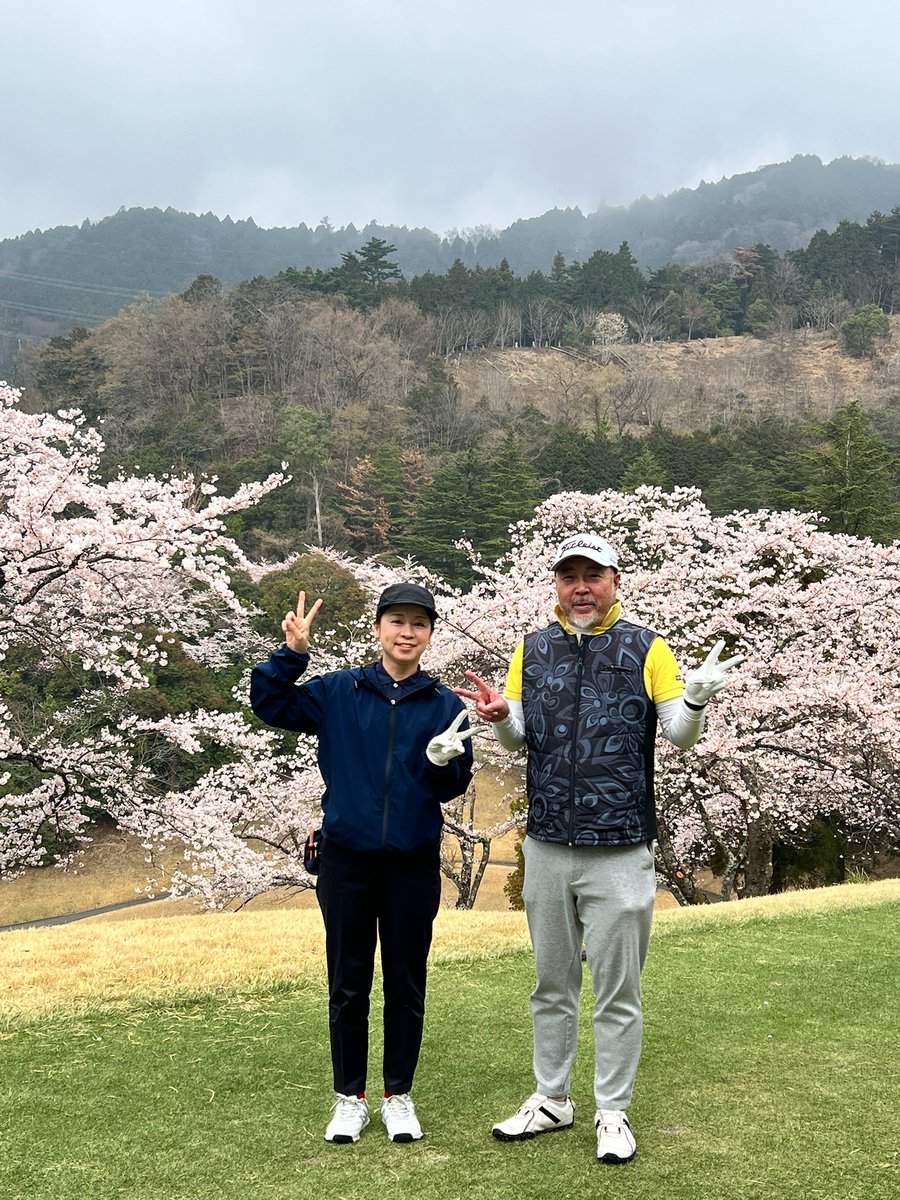 WilltexInc's tweet photo. おはようございます。今週もよろしくお願いします。
先日、満開の桜に包まれてのゴルフへ⛳️ 
コースのどこを歩いても桜が美しくて、もはや「お花見ラウンド」状態でした🌸
最高のロケーションで体を動かす、贅沢で幸せなひとときでした✨️ https://t.co/mymF8kEEqr