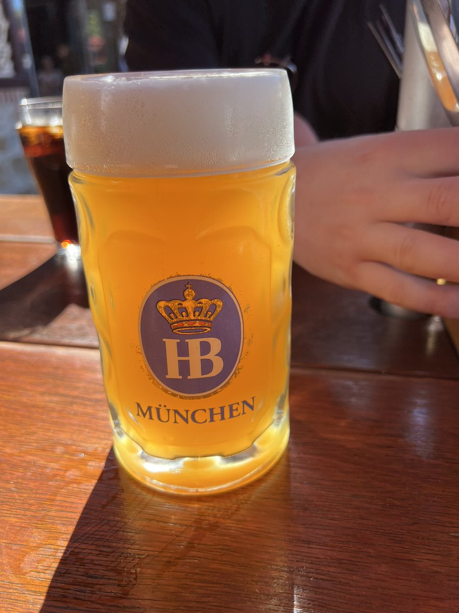 BadgerKub's tweet photo. German Arms, Hahndorf, South Australia #beer #hefeweizen https://t.co/W6LCRojtFP