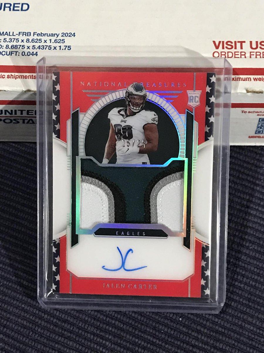 WhitticusCards's tweet image. Football cards do look cool! 🫡
2023 @PaniniAmerica National Treasures 🏈 Stars &amp;amp; Stripes 🇺🇸 RPA of Jalen Carter @Eagles @NFL #GoBirds #FlyEaglesFly 

#TheHobby #WhoDoYouCollect #TheHobbyFamily #BeAWhittness #BigHitWhitt