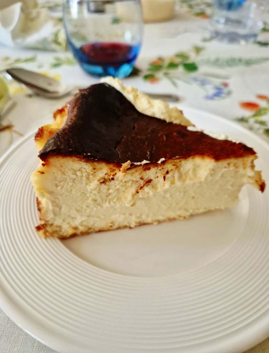 RobertoFerdenzi's tweet image. Easter Sunday lunch with dad, my brother Luigi, @MFerdenzi66, @srossi72, Sonia's dad &amp;amp; nephew @ferdenzi_alex. 🐣🐰

Btw, the Burnt Basque Cheesecake, which l'd never heard of before, was absolutely amazing! 😋

#EasterSunday