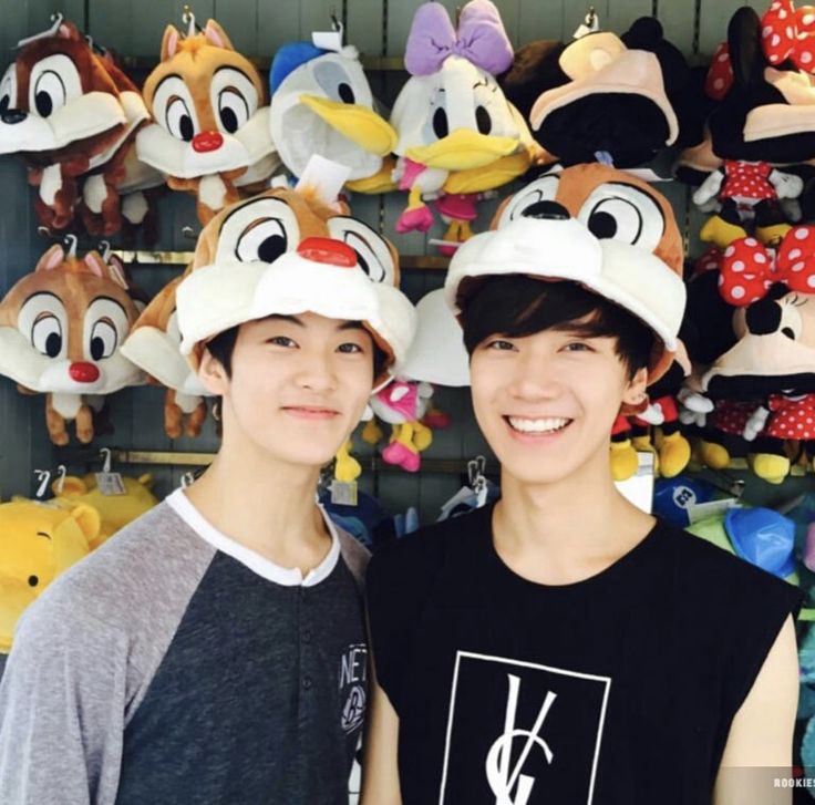 najeymi0813's tweet photo. ㅡ thank you for the past 10 years our main dancer and main rapper. thank you for carrying nct with so much pride. it was indeed a long ass ride with you two. ᡴꪫ https://t.co/T0ChNLSNVJ