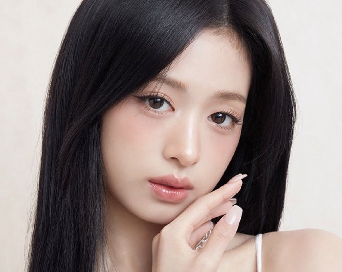 picbaemon's tweet photo. AHYEON for banila co https://t.co/gWoUTsS196