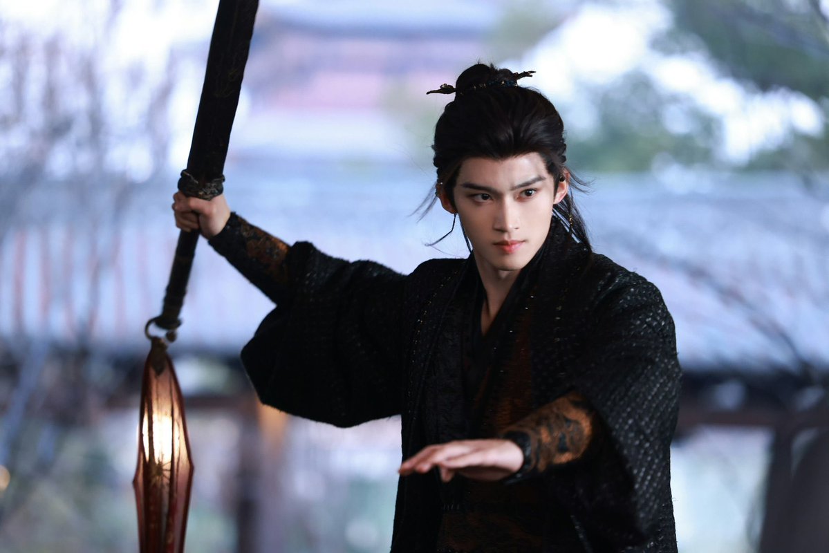 ฉันเป็นสลิ่มพี่ลี่มากพุดจริง ฮีโคตรจะหล่อ 😣

#เหยียนอัน #YanAn 
#VeilOfShadows #บันทึกเกล็ดจันทร์