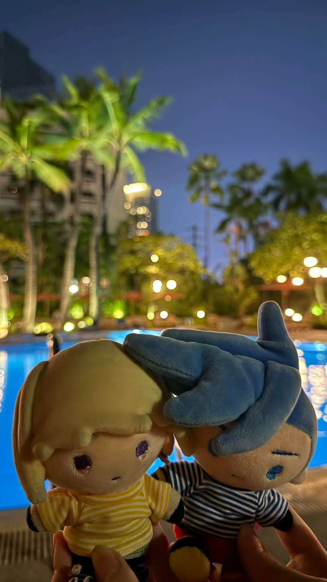 Munyu at the pool