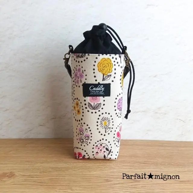 pfstmn's tweet photo. こんにちは😃
本日20:00より販売開始いたします🌷よろしくお願いいたします✨
Flower polka dots 保冷保温ペットボトルホルダー  #minne 
https://t.co/bNCZAIr8SJ https://t.co/cZ0VSMGERU