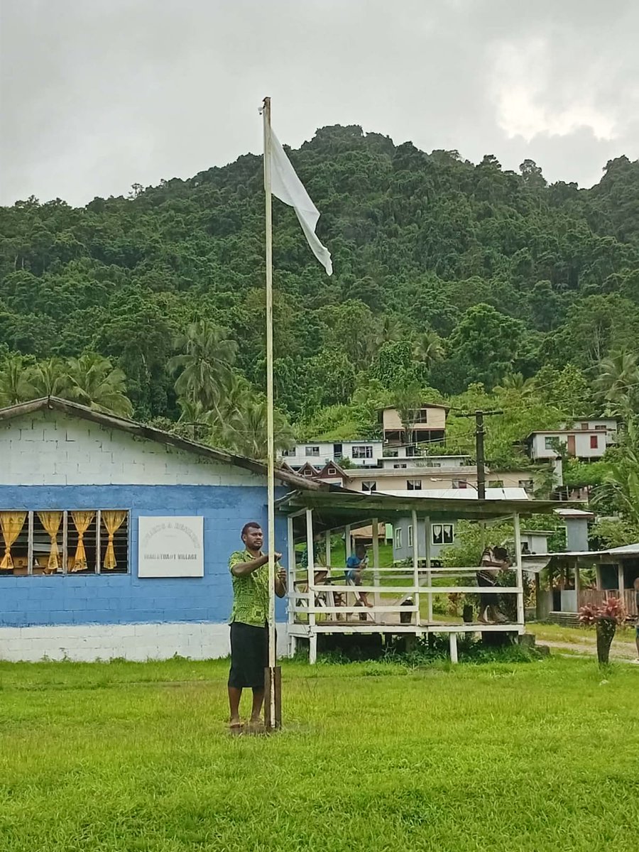 FijiRedCross's tweet photo. #Earlywarningforall| White flags raised in Sasa Village, Ba, and Wailotua Village, Tailevu.
A simple flag system—understood and used by the community—signalling that preparedness is in motion.
#KeepingHumanityAlive https://t.co/jSAnxWZ6Ss