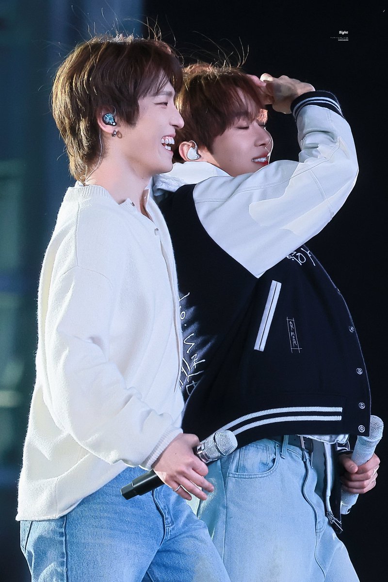 𝑠𝑖𝑔ℎ𝑡 tweet media