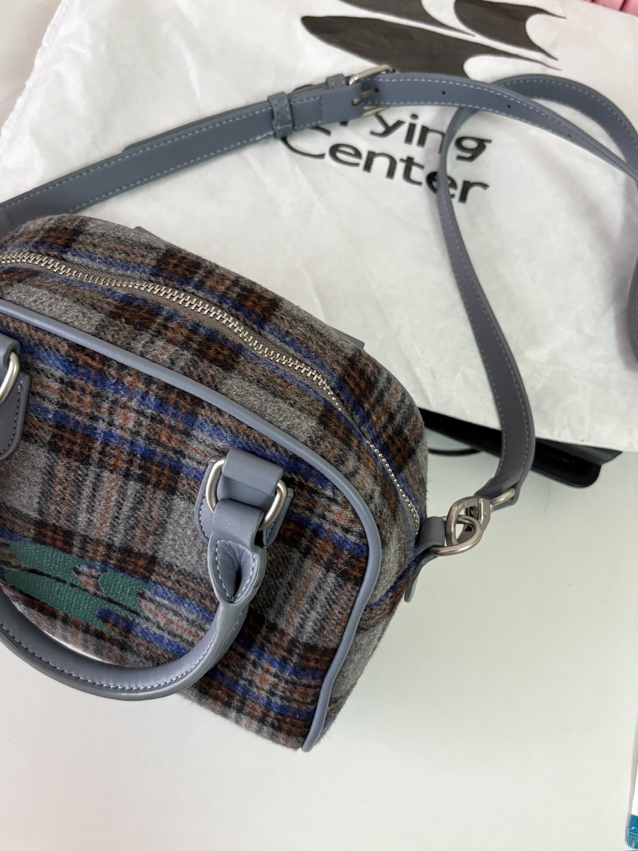 usedbypir's tweet photo. ส่งต่อกระเป๋า Crying Center boston ลายตาราง 650 บาทรวมส่งค่ะ

ไซส์ middle

#ส่งต่อกระเป๋า #โล๊ะตู้ #กระเป๋าสะพายข้าง #ส่งต่อ #cryingcenter https://t.co/5BMq26Fy8u