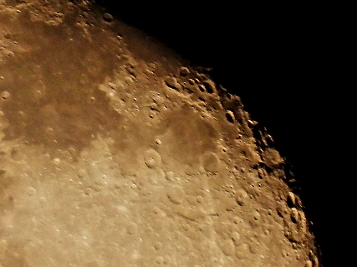 anuradhamathur's tweet image. #MoonHour #Artemis2 #launch #MoonHour 🌛@NASAArtemis #NASA @NatGeo @moon #indiAves @NASA last night shot on #Nikon