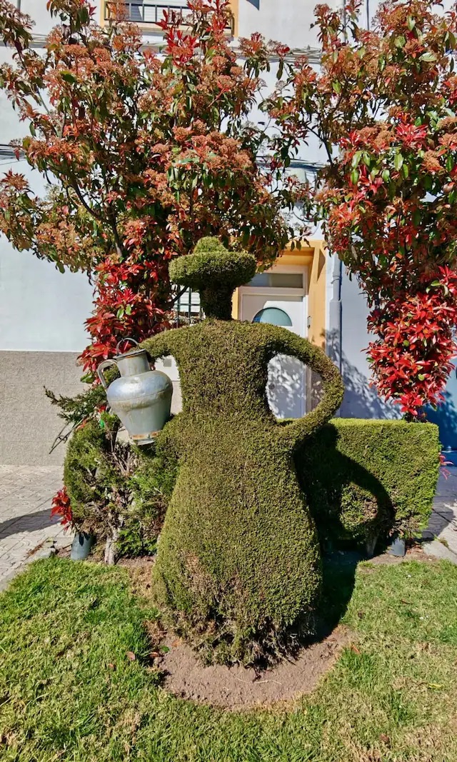 extremadura_tur's tweet photo. 🌳 #LosarDeLaVera es una bonita localidad que destaca por tener unas estupendas esculturas vegetales 👇
https://t.co/QAYbRO7Gew vía @hola https://t.co/OL0rtQo1rl