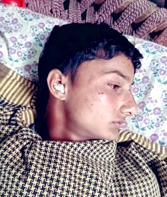 ayesha16g's tweet photo. “You Christians have no right to live in Pakistan.”
Imran Masih, #Christian worker, brutally beaten & verbally abused after his buffalo wandered into landlord Muhammad Shafiq house.
Stark reminder ongoing hatred towards #minorities in #Pakistan.
#ChristiansUnderAttack #StopHate https://t.co/HbRwetwpUd