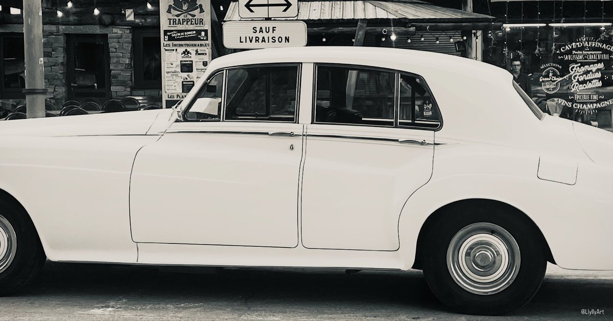 Llyaollya's tweet photo. It looks still.
But nothing here feels paused.

Some moments don’t move…
they wait.

— LlyllyArt

#bnwphotography #visualpoetry #streetphotography #timeless #moodyframes https://t.co/LmT4WcTWgi
