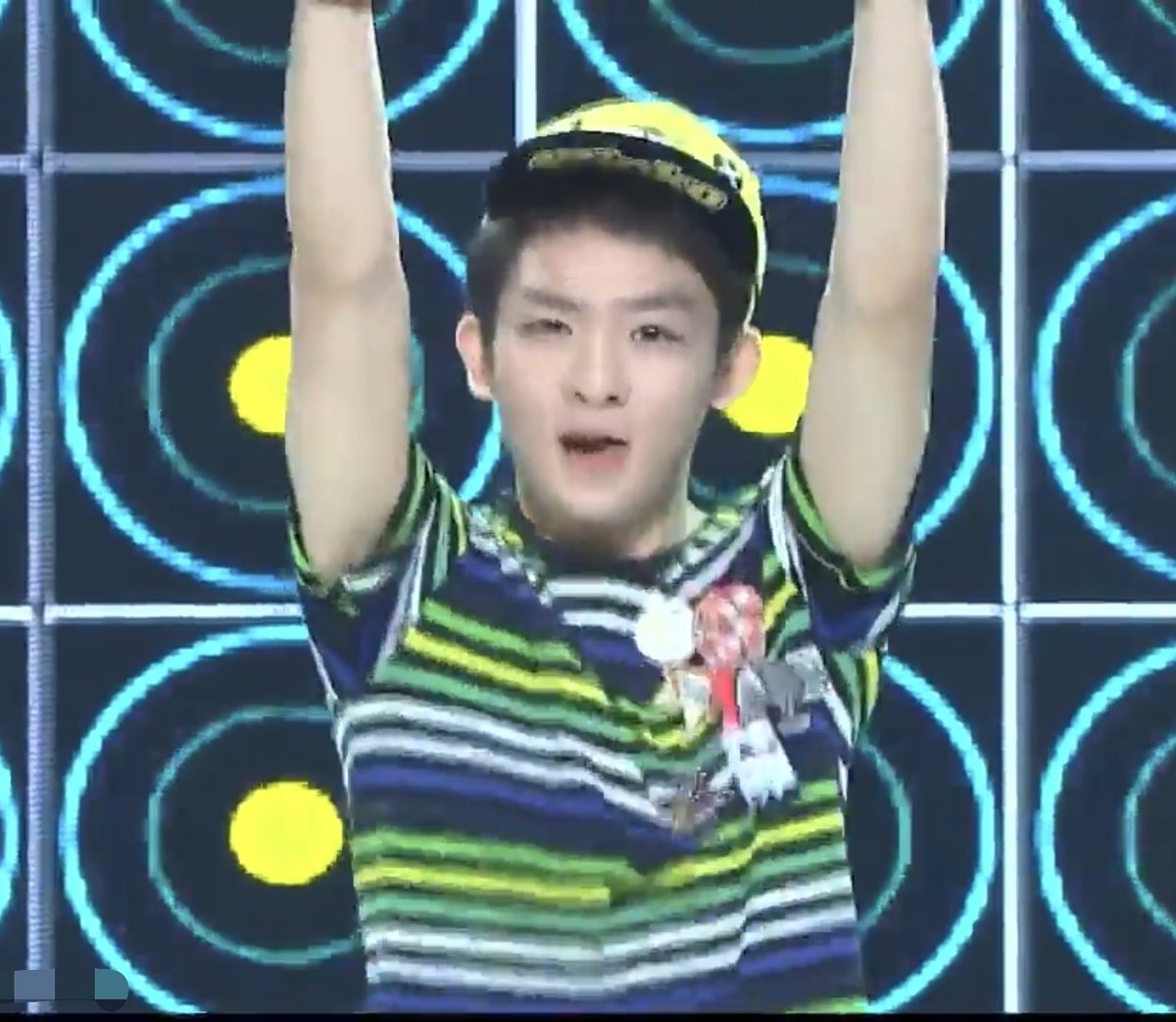 7살을 데뷔시키면 어떡해