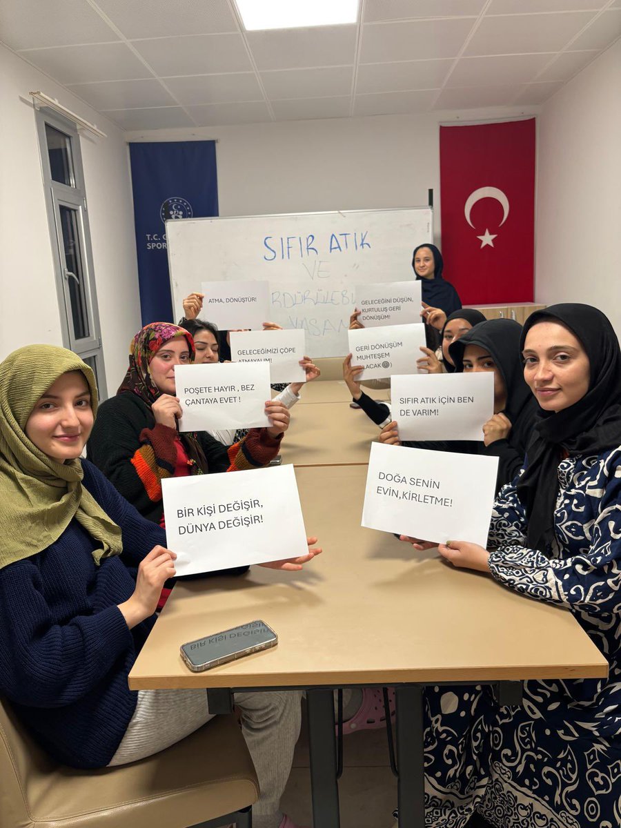 HatayKYGM's tweet photo. "5 Temmuz Yurdu
Sıfır Atık Haftası dolayısıyla bu hafta "Açık Kürsü Atölyesi’nde”öğrencimiz Zehra Bulut, arkadaşlarini sıfır atık ve sürdürülebilir yaşam konusunda bilinçlendirdi ve farkındalık yarattı.♻️ https://t.co/4qgZFF8Twr
