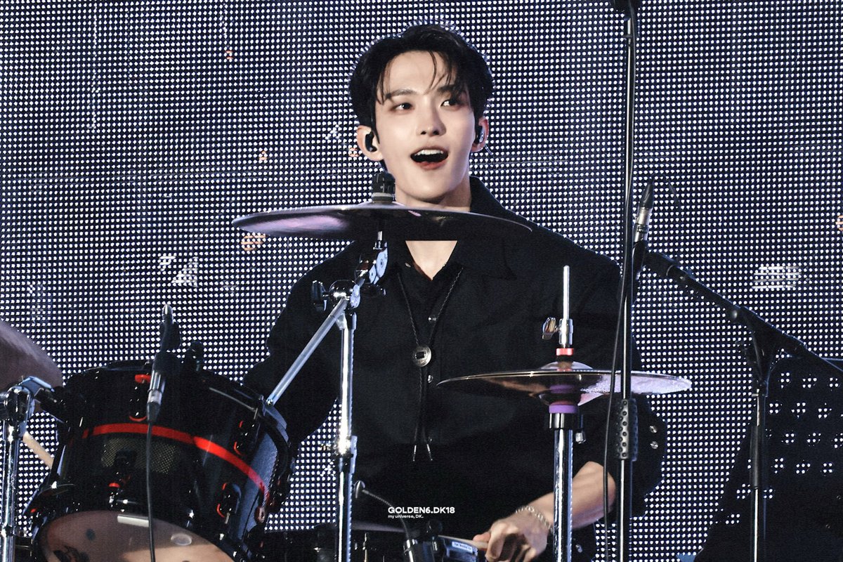 hourlydkyuju's tweet photo. #DK #YUJU 🥁🎸 https://t.co/8XkFLEgraL